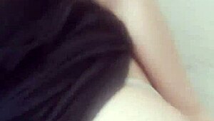 中国美女在办公室沙发上大胆自慰。