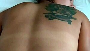 Mientras dormitaba, mi hermano me toca el culo con fuerza 😏