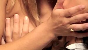 澳洲女同玩弄天然大奶毛逼高清玩具插