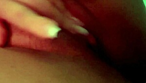 Gostosa masturbates solo with small tits part 2