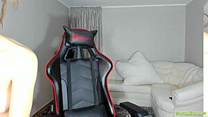 Oiled Camgirl Masturbating Live, What’s Her Secret to Looking So Sexy?