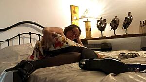 白缎裙熟女深喉肛门到嘴POV狗爬