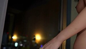 年轻日本妹自家视频口交射精