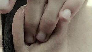 Girlfriend Fingering in Taxi, Sends Horny Video