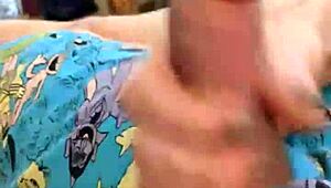 Danielle Roy和Snoopy88：性感野妹打飞机玩玩具