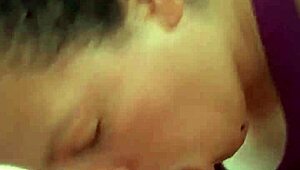 esta aprendiendo a chupar mi verga grande