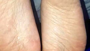 i cum on her feet with a footjob, oh yeah