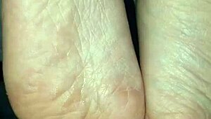 i cum on her feet with a footjob, oh yeah