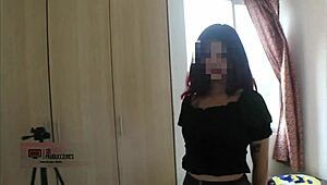 Dirty Stepsister Begs for Bareback Fuck and Creampie in Homemade Scene.