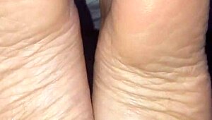 i cum on her feet with a footjob, oh yeah