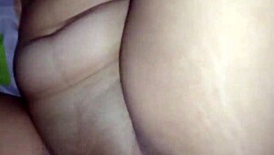 Vecino, buenas tardes, estoy perdida en este barrio, ¿me guías con tu gran cock colombiano?