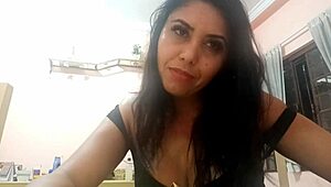 Sarah Rosa teases with a sultry strip at Estância Sol Premium night 3.