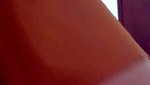 gostosa da bunda perfeita usando mini saia