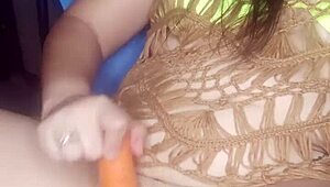 rico placer con mi zanahoria mientras lamo y beso hasta que squirt