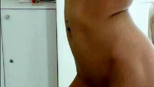 Watch Viivixinha rip her clothes in a hot striptease?