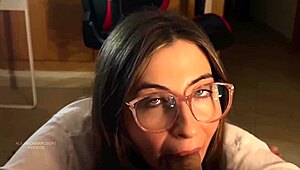 Cumshot and sex with glasses girl in pov?