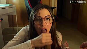 Cumshot and sex with glasses girl in pov?