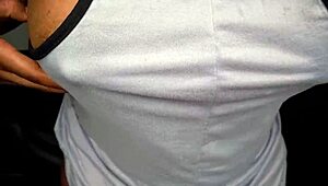 Ebony girl tempts with her beautiful features in a fun video