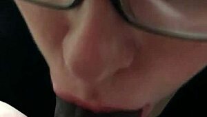 close up lipstick bj