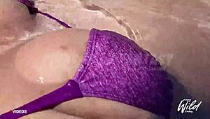 丰满菲律宾妻户外泳池秀大奶