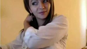 i'm beautiful camgirl teasing tits