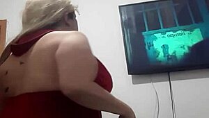 Latina babe enjoys horny massage and ass play 😘