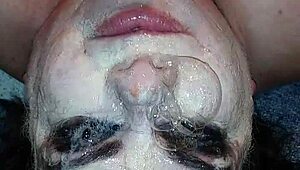 TL小姐深喉狂吞假屌！