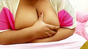 indian aunty with big tits