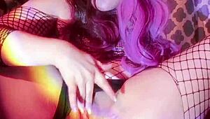 Cutie Plays With Pussy And Ass