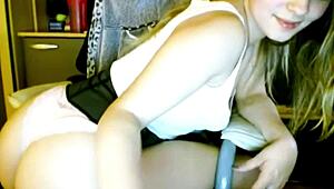 I feel so sexy watching Sexydea finger herself on live webcam