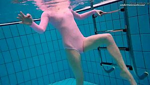 i'm liza bubarek underwater