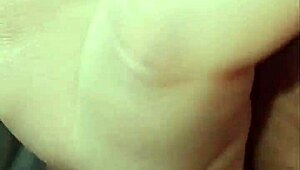 Amateurs Give Blowjob in Car and Swallow Everything 😋