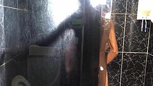 Novinho Comendo A Tia Do Seu Amigo No Banheiro Da Casa Dela Branquinha Gostosa