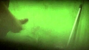 batendo uma no banheiro de casa