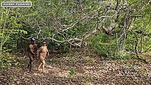 Aproveito da Minha Humildade Só Pra Mim Ajudar, Mas Que Safadeza na Floresta com Essa Morena!