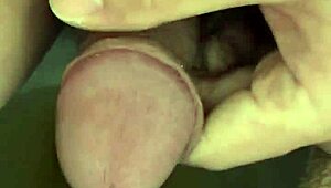 Hell yeah! Japanese amateur jerks off in early morning toilet!