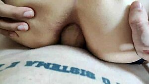 Namorado safado makes his girl and gay friend suck him off.