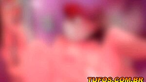 fazendo strip na webcam escondida durante quarentena