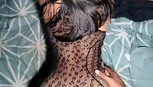 Pero que hermoso culo tiene la morena que contrate ayer