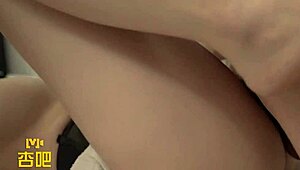 A fake scout spots a prime amateur on the street and lures her to a hotel for an intense audition session.