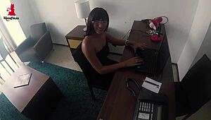 Malefikas - una secretaria excelente en oficina latina colombiana