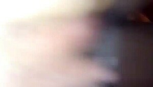 丰满骚妹湿穴被猛钉狂干