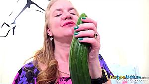 europemature busty british mature plays with toys solo