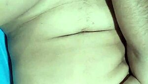 巨天然奶拉丁妹被抠到狂喷