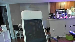 间谍摄像头捕捉我的顶级恋物 - 小鸡巴羞辱