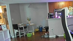 间谍摄像头捕捉我的顶级恋物 - 小鸡巴羞辱