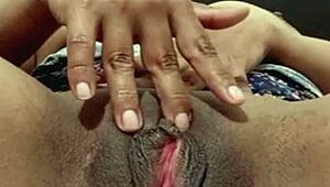 I masturbo very nicely on video call