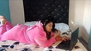 Watch me masturbate my shaved pussy and fat ass in doggy style.