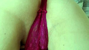 gabi do quarto5escuro gets eaten by friend on webcam, takes cum inside