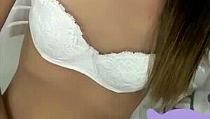 Un dia excitada me masturbo muy rico